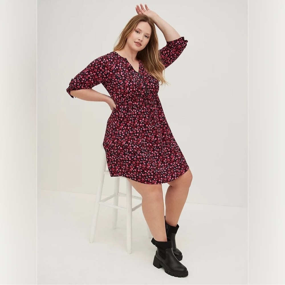 Torrid Heart Dress Black and Pink V-neck 
Size 0 - Large (12)